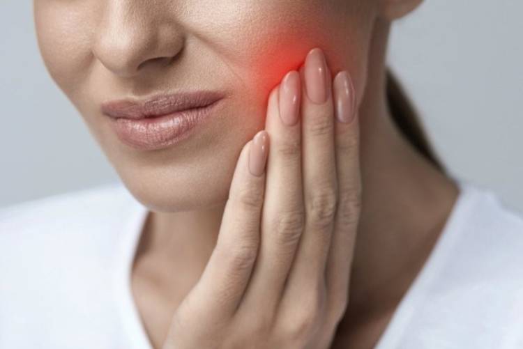 The Woman Looking for a way to toothace relief